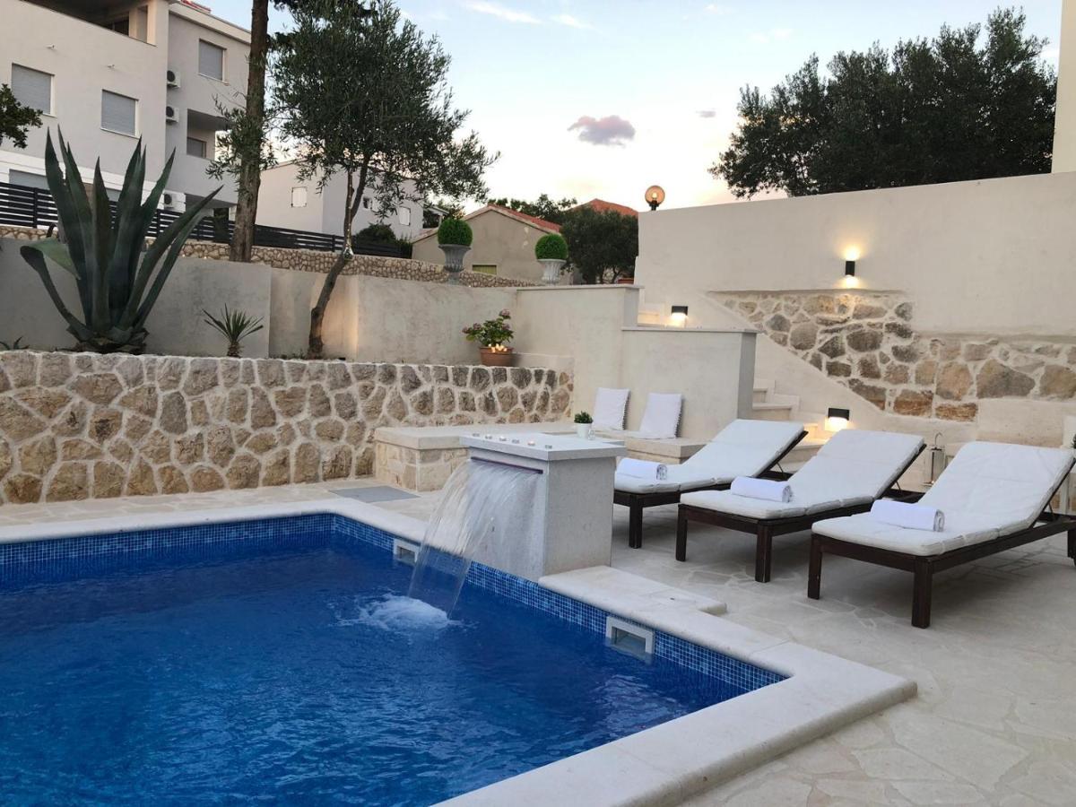 נובליה Villa Bella With Pool מראה חיצוני תמונה