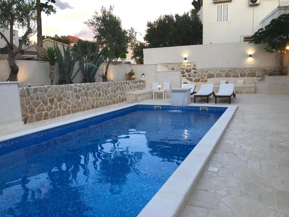נובליה Villa Bella With Pool מראה חיצוני תמונה