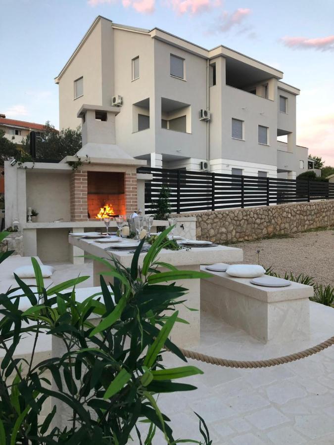 נובליה Villa Bella With Pool מראה חיצוני תמונה