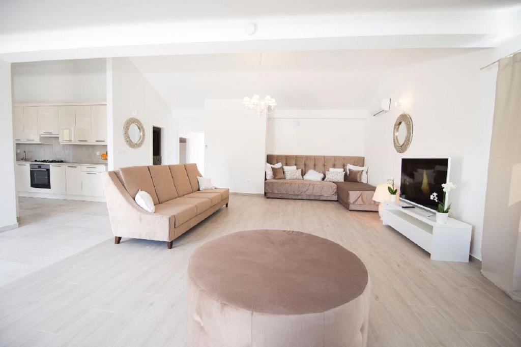 נובליה Villa Bella With Pool מראה חיצוני תמונה