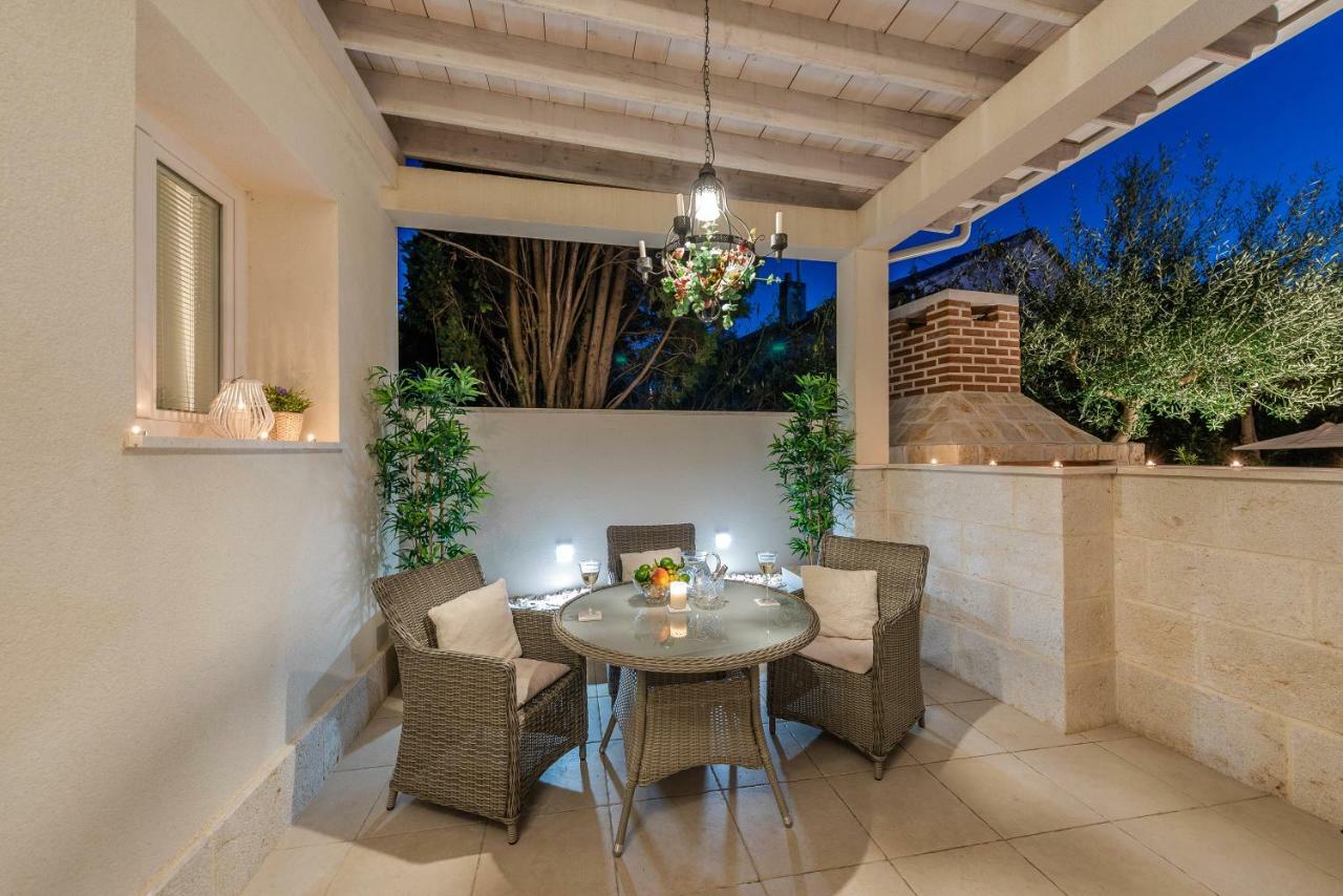נובליה Villa Bella With Pool מראה חיצוני תמונה