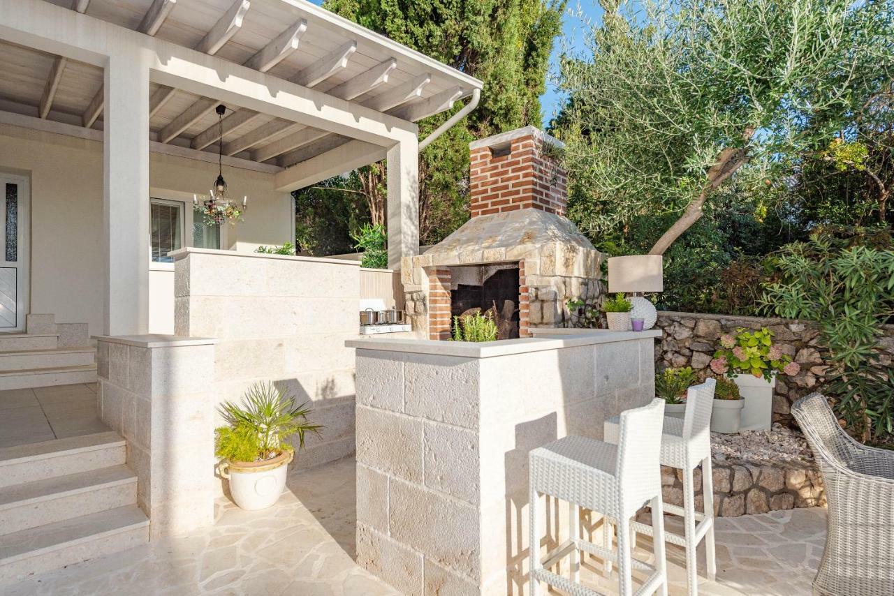 נובליה Villa Bella With Pool מראה חיצוני תמונה